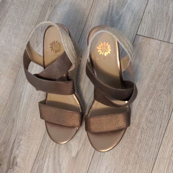 Yellow Box Elastic Wedges - Picture 5 of 6